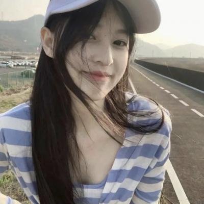 校服的裙摆封面